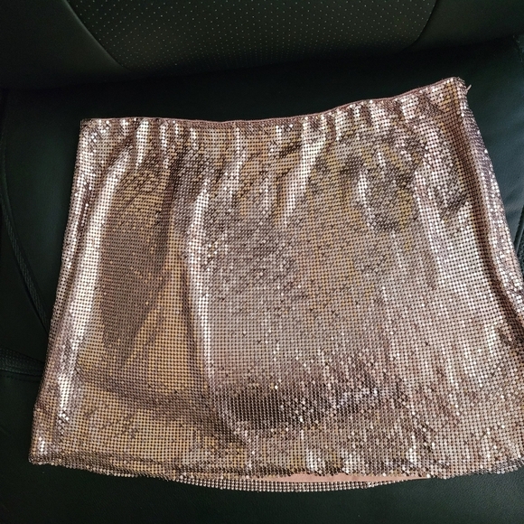 MARCIANO Shiny Pink Skirt By Guess Size XS Firm - Picture 1 of 5